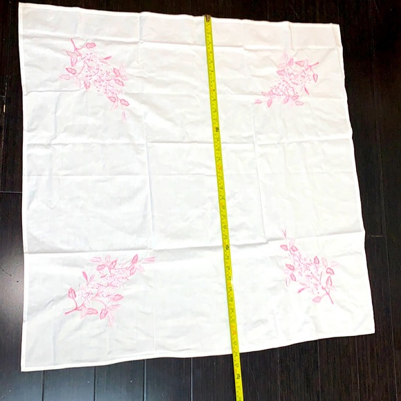 ☀️Weekend SALE☀️ 🌸April Cornell Embroidered Tablecloth - Picture 4 of 7